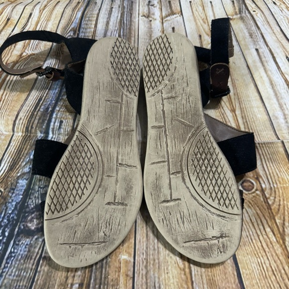 OTBT March On Black Leather Gladiator Sandals Womens Size 6.5 - Picture 3 of 3